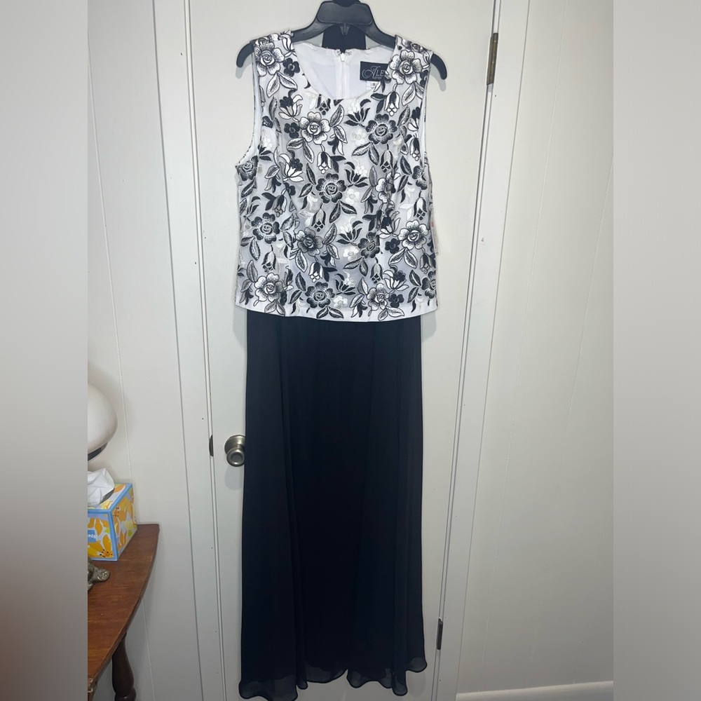 Alex Evenings Black and White Floral Ensemble